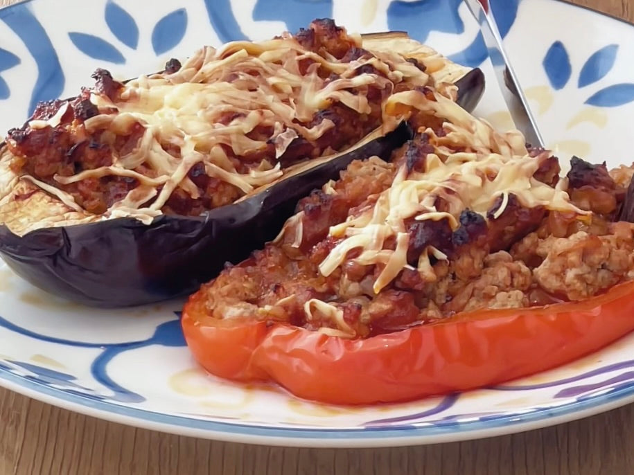 BERENJENAS Y PIMIENTOS AL HORNO CON CARNE